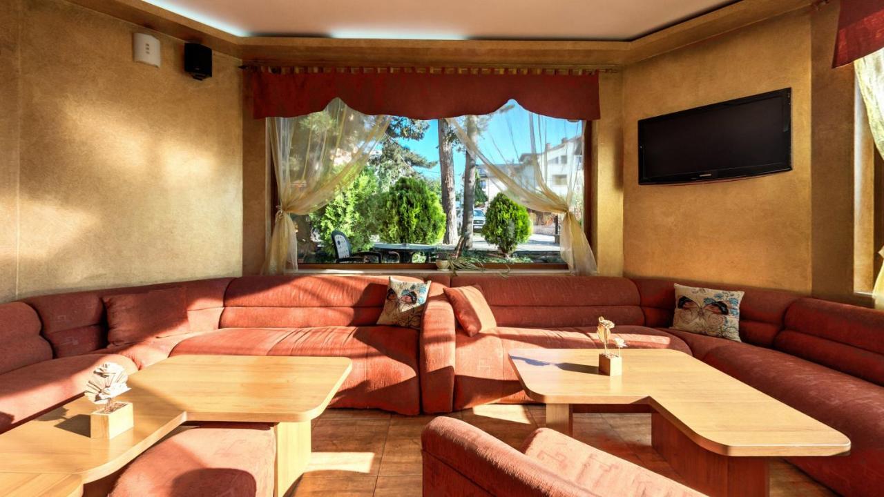 Family Hotel Emaly 1 Bankya ภายนอก รูปภาพ
