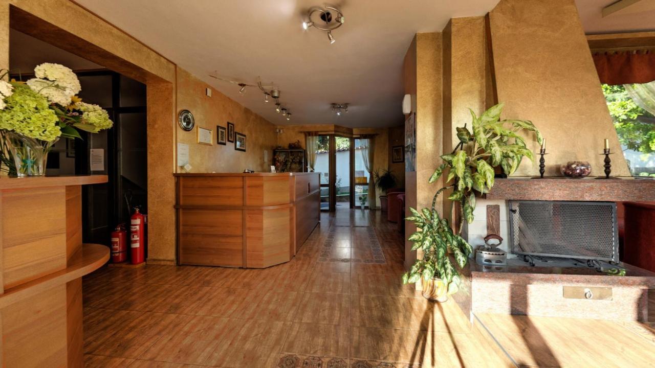 Family Hotel Emaly 1 Bankya ภายนอก รูปภาพ