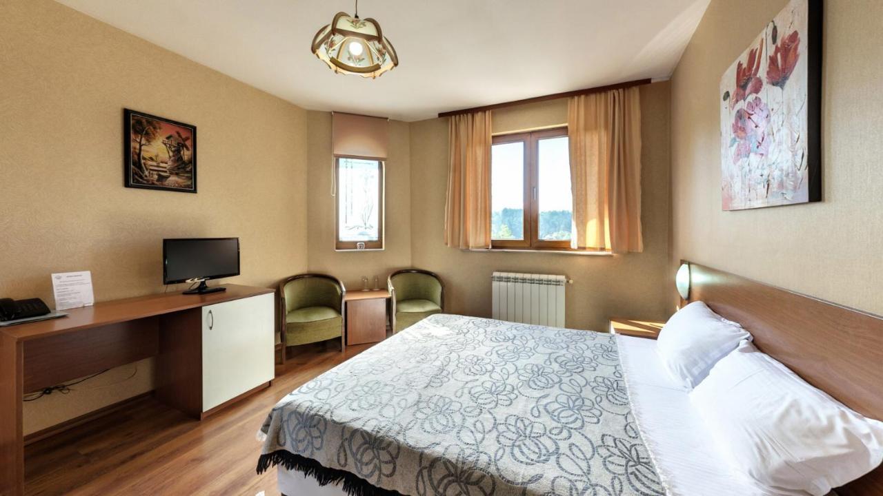 Family Hotel Emaly 1 Bankya ภายนอก รูปภาพ