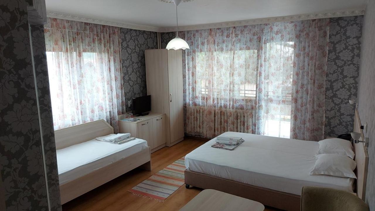 Family Hotel Emaly 1 Bankya ภายนอก รูปภาพ