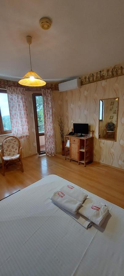 Family Hotel Emaly 1 Bankya ภายนอก รูปภาพ