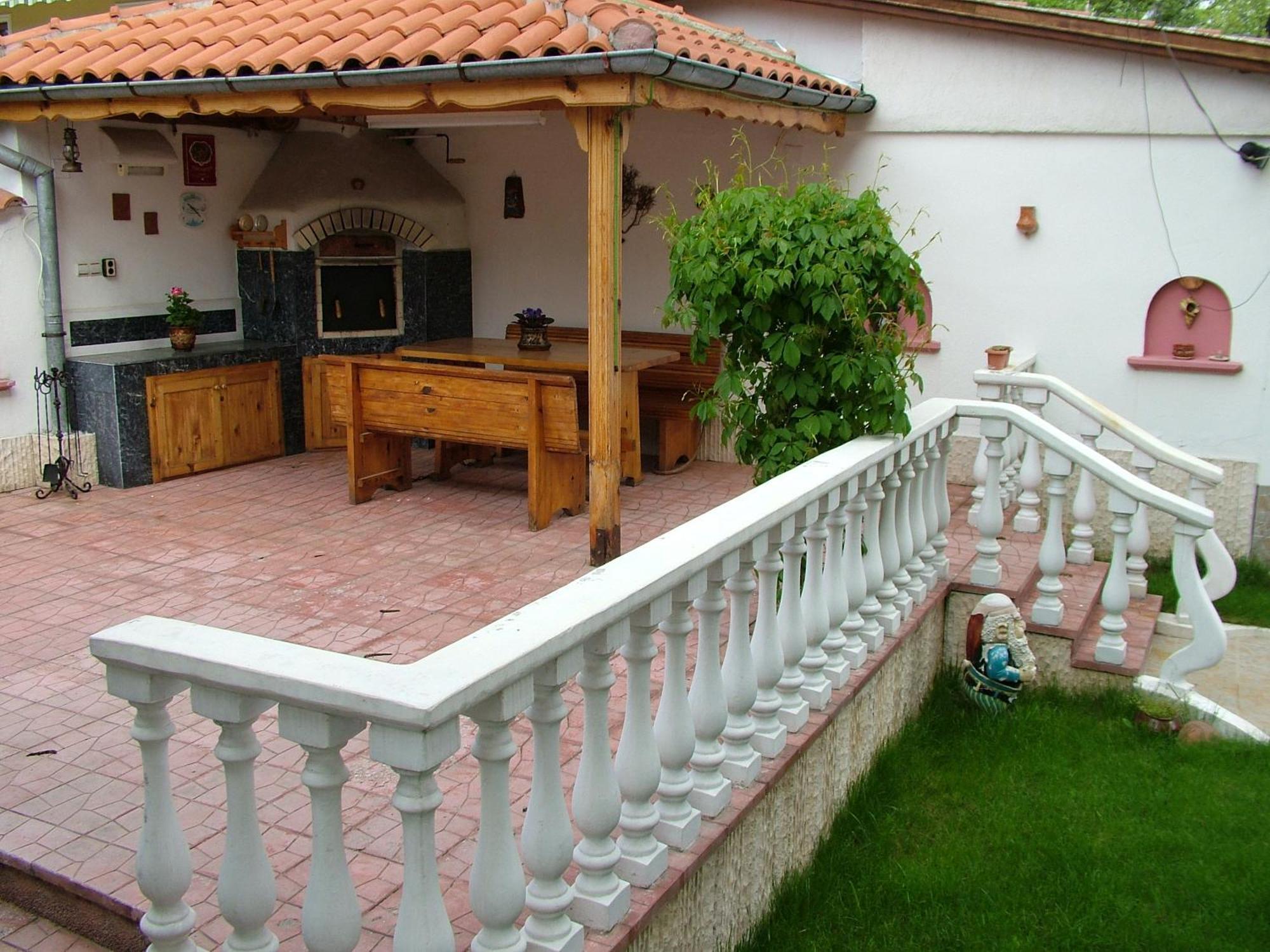 Family Hotel Emaly 1 Bankya ภายนอก รูปภาพ