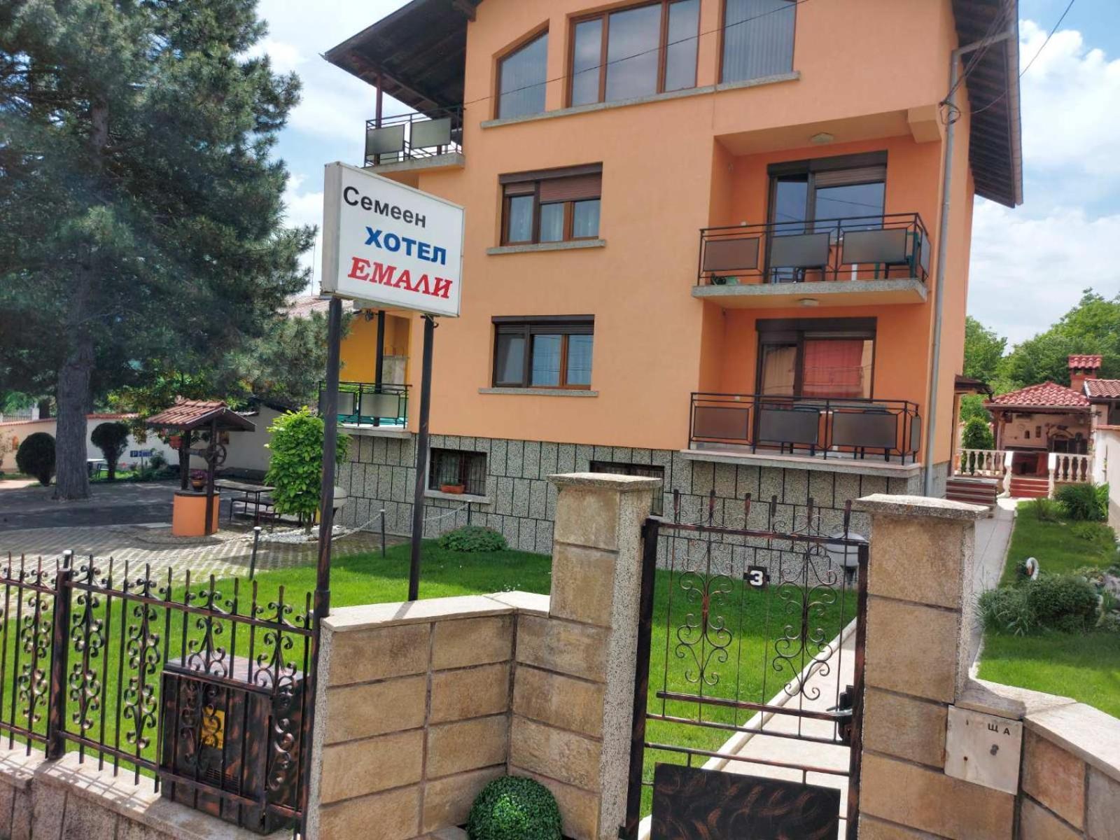 Family Hotel Emaly 1 Bankya ภายนอก รูปภาพ