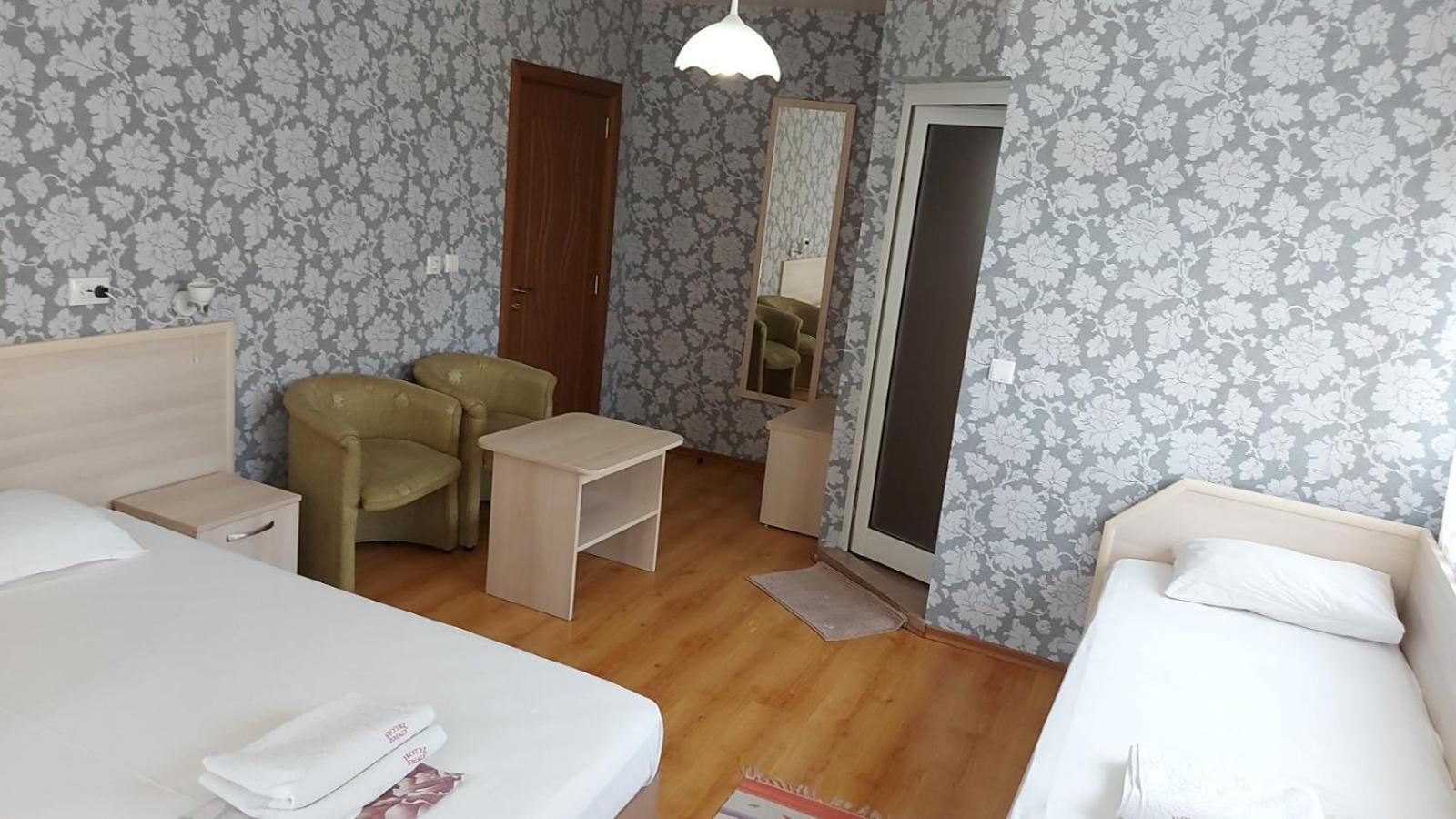 Family Hotel Emaly 1 Bankya ภายนอก รูปภาพ
